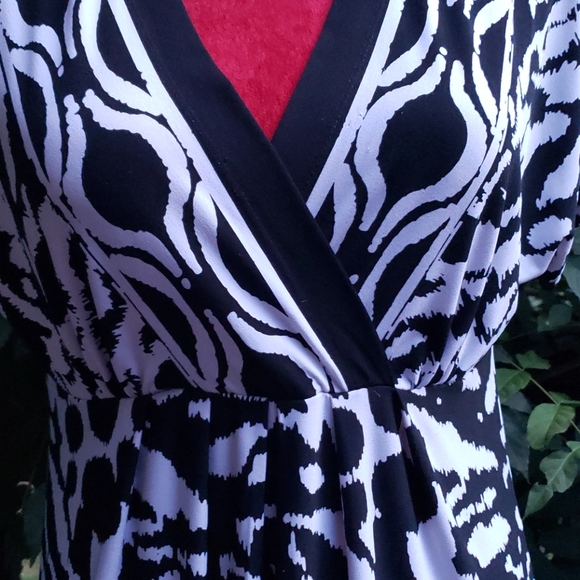 AB Studio Black & White Easy Dress Size Medium - Picture 5 of 10